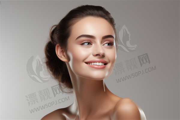 双眼皮手术的费用是多少?了解双眼皮手术价格的影响因素与选择技巧