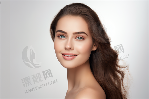 假体隆胸的优点有哪些?了解假体隆胸的好处及其影响