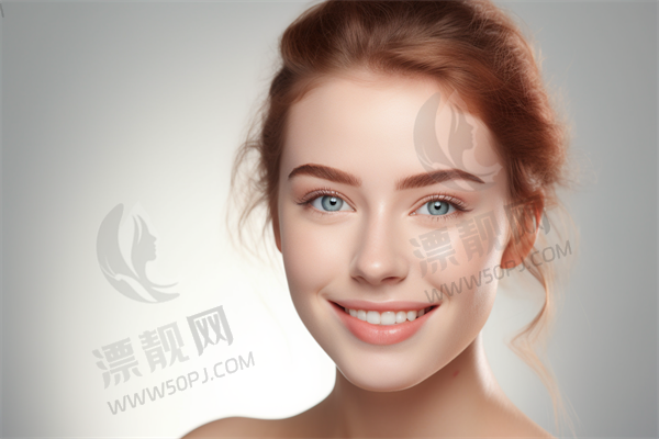 隆鼻后出现感染的情况下,是否必须取出假体?
